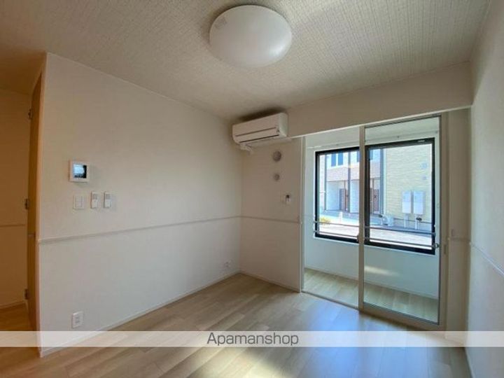 香川県高松市国分寺町新居の賃貸アパートの居間