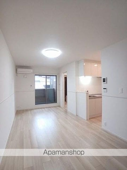 香川県高松市屋島西町の賃貸アパートの居間