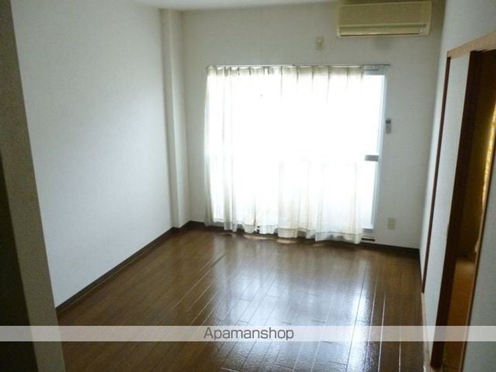 グランシャトー吉原北棟201の居間