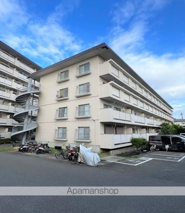 北野田大発マンションB棟の外観