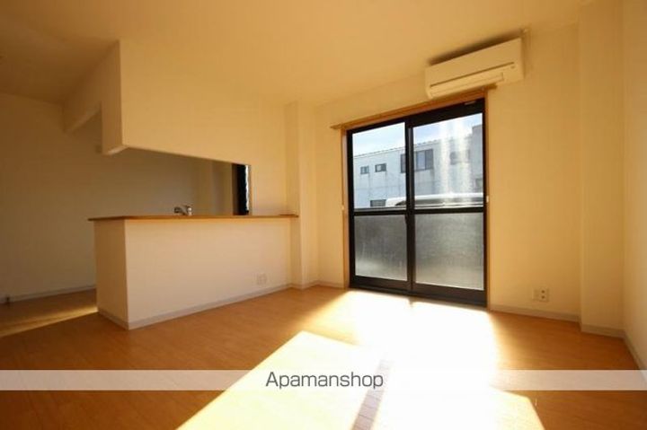 フォブールあさひ101の居間