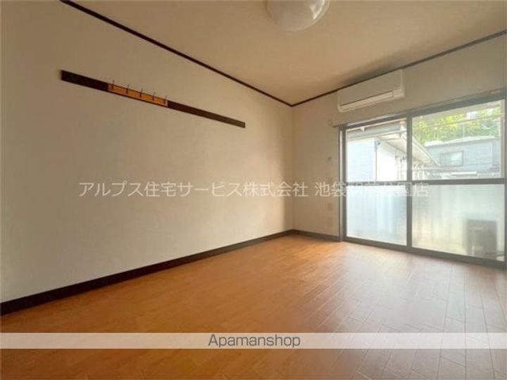 パークヒルズしらゆり203の居間