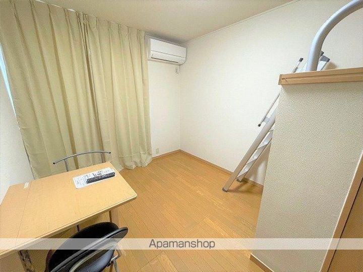 レオパレスメルシー新和の居間