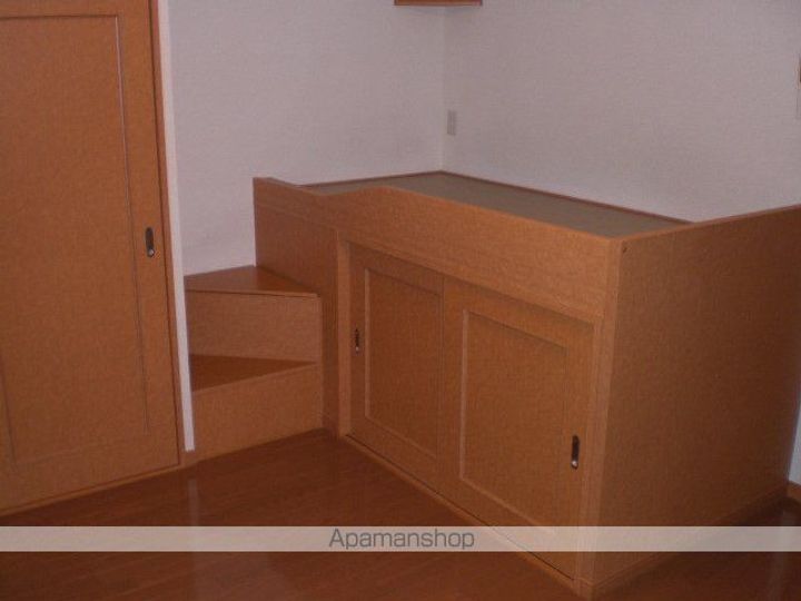 レオパレスプラド岩塚101の居間