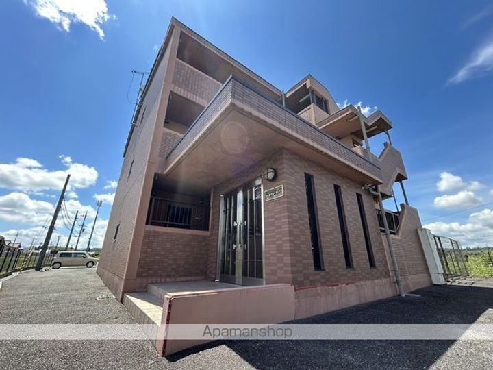 滋賀県蒲生郡日野町大字内池の賃貸マンションの外観