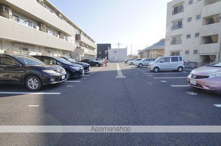 イーストファインヒルズの周辺