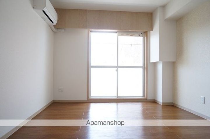 第二我心ヶ丘マンションの居間