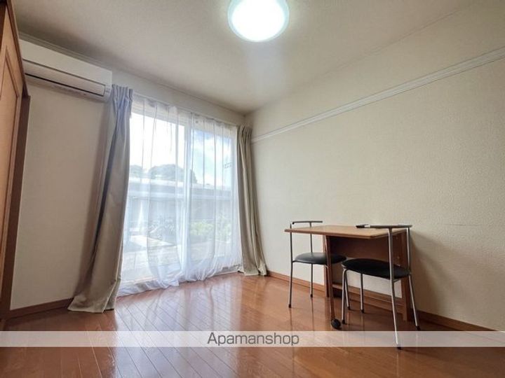 レオパレスタカネ.台の居間