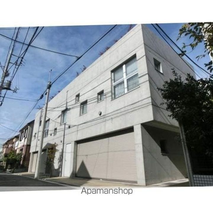 東京都中野区新井2丁目の賃貸マンションの外観