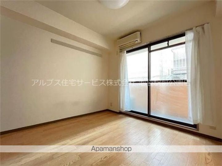 ルート若松町マンションの居間