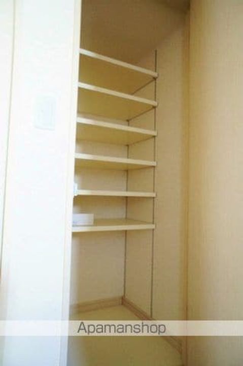 アンフレール川上の内装