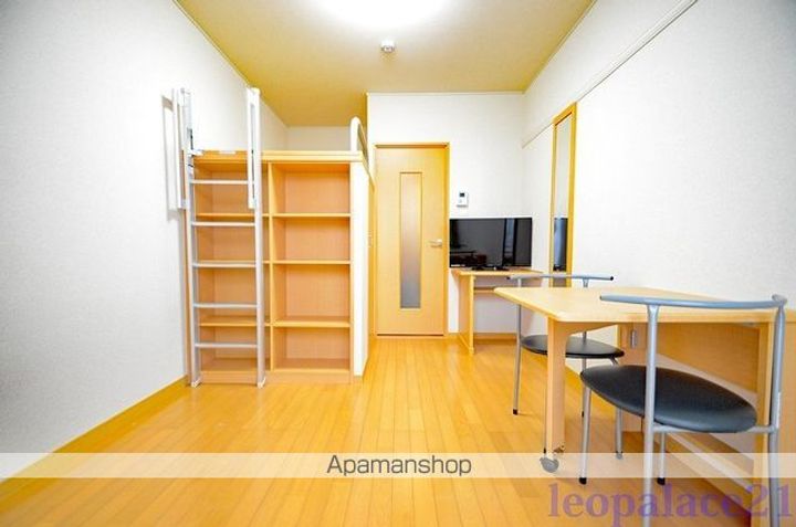 レオパレスセレーノ香椎駅東の居間