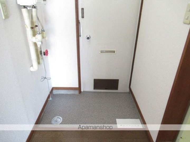 岩手県滝沢市大崎の賃貸アパートの玄関