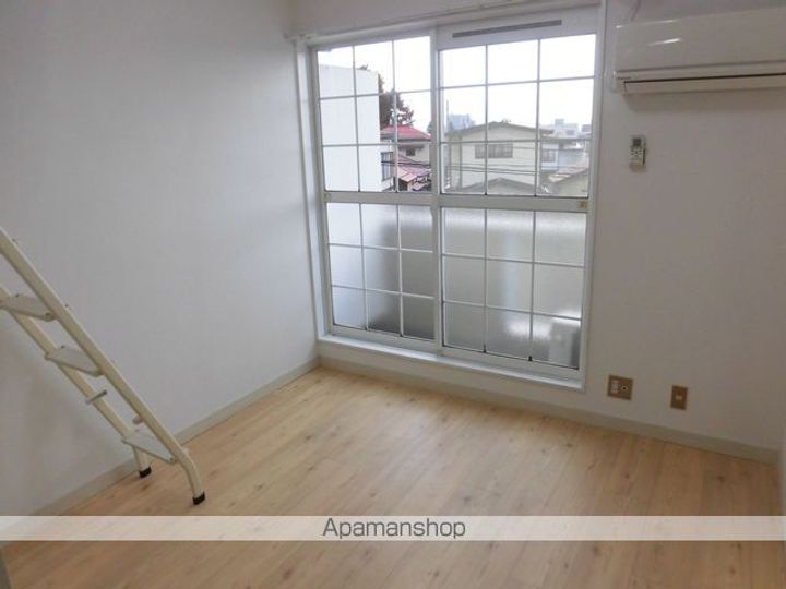 山形県山形市緑町4丁目の賃貸アパート208の居間