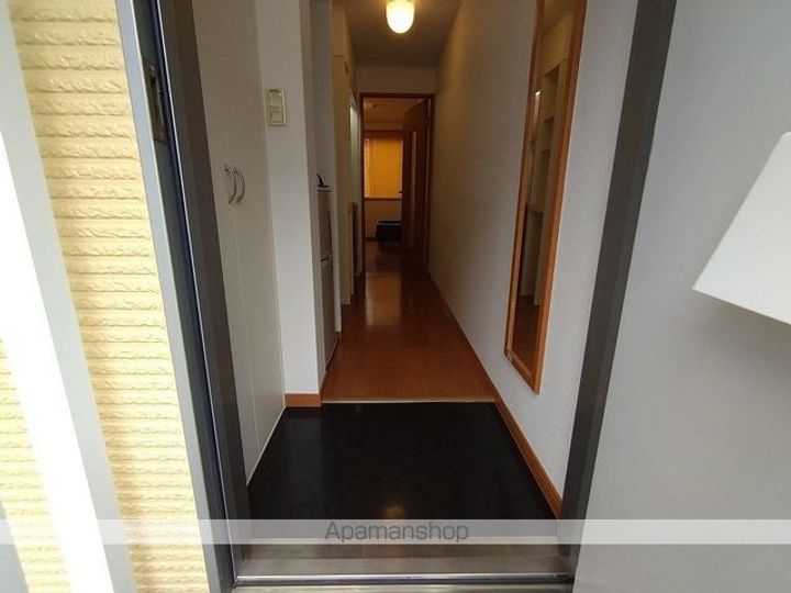 東京都世田谷区八幡山2丁目の賃貸アパートの玄関