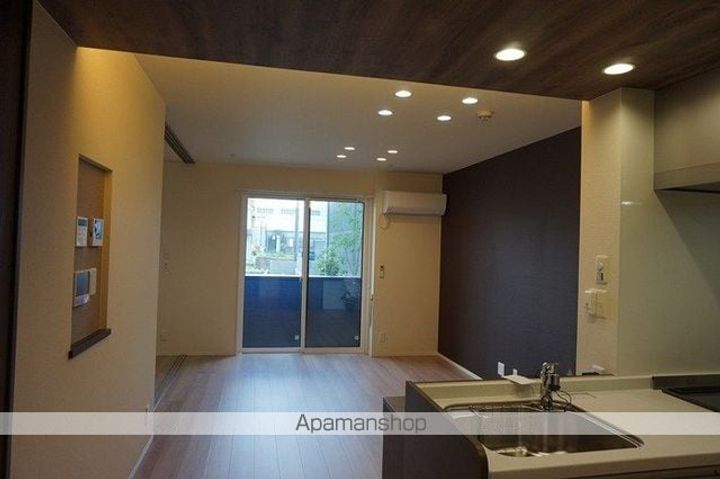 TORISIAマルナガの居間