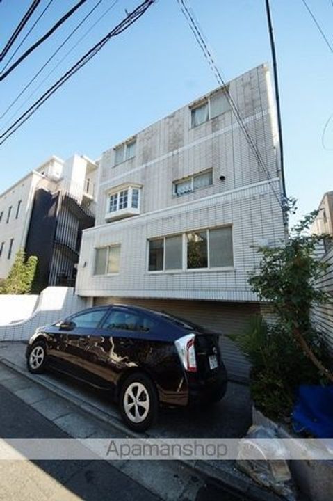 東京都渋谷区西原2丁目の賃貸マンションの外観