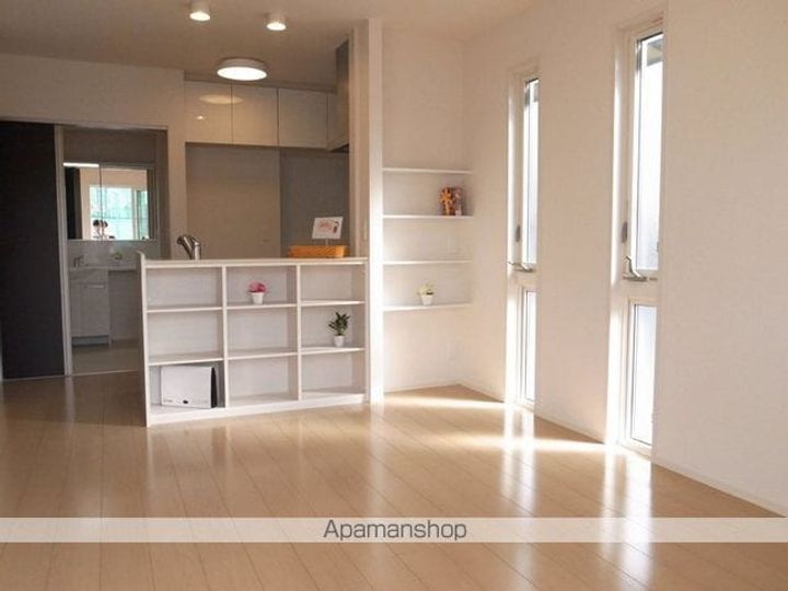 静岡県静岡市葵区北安東2丁目の賃貸アパートの居間