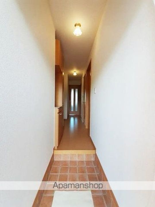 東京都武蔵村山市岸1丁目の賃貸アパートの玄関