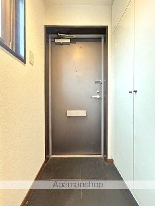 KKタームライザ下落合204号室の玄関