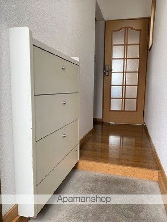 メゾンエスポワールB棟304の玄関