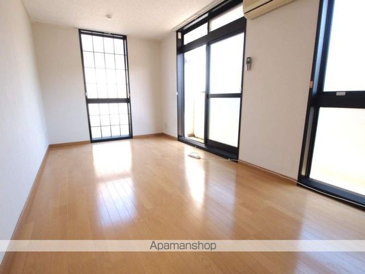 レオパレスメゾン桔梗101の居間