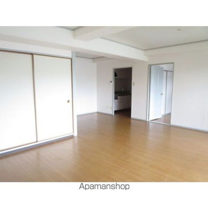 グランドミール中小田井の居間