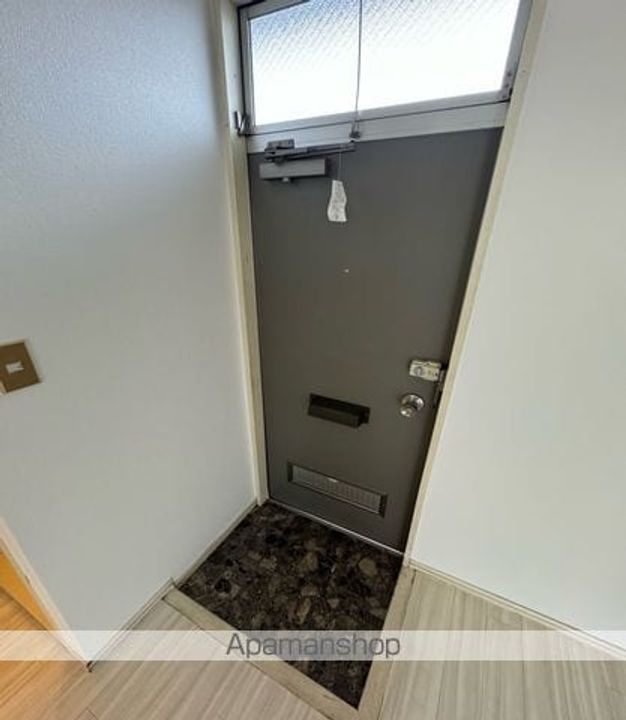 ガーデンハイツさやま202の玄関