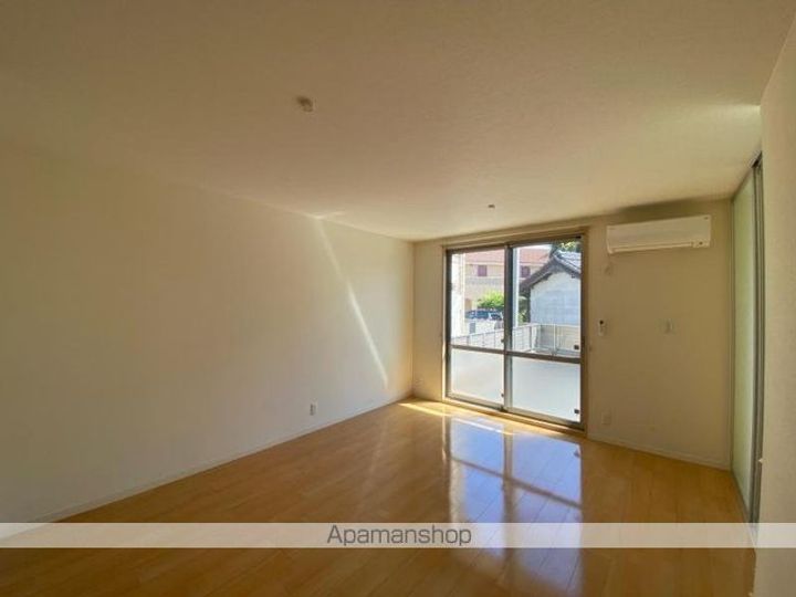 香川県高松市伏石町の賃貸アパートの居間