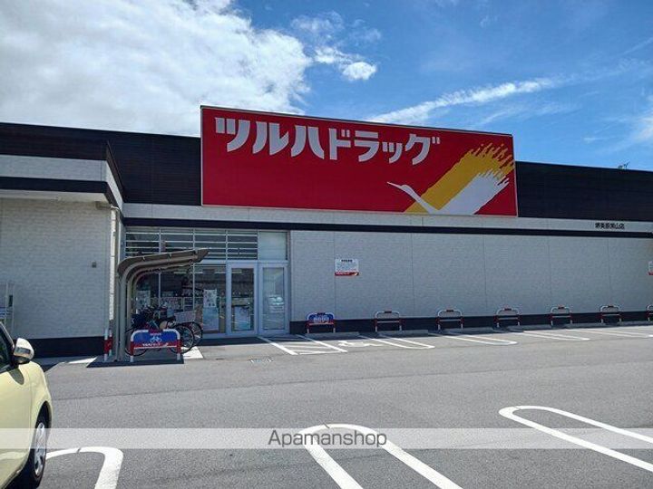 エヌ プラスの周辺