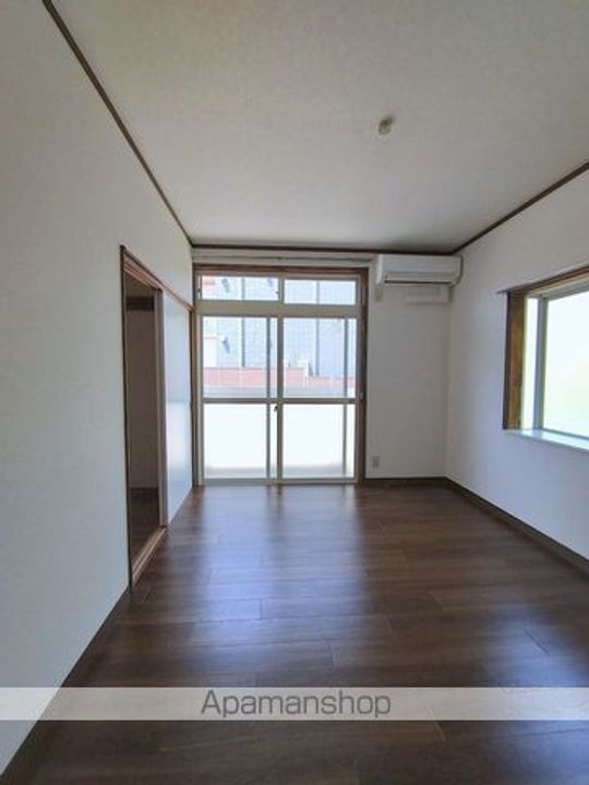 神奈川県川崎市宮前区馬絹4丁目の賃貸アパートの居間