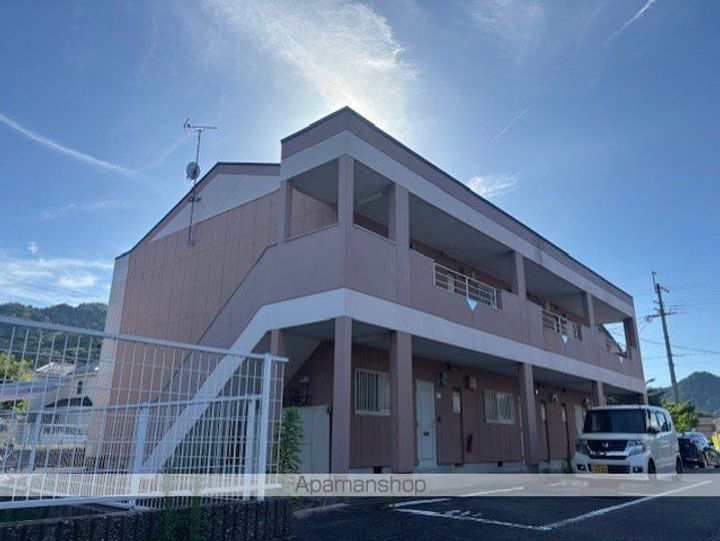 滋賀県東近江市五個荘塚本町の賃貸アパートの外観