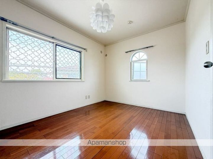 ビラ根岸の居間