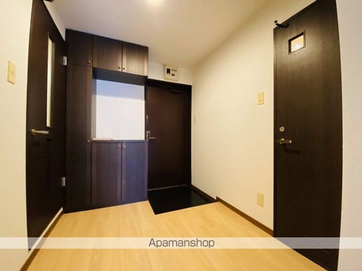 ロイヤルシティ弐番館青柳の玄関