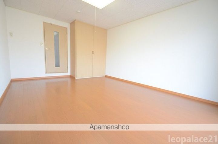 レオパレス英(HANABUSA)202の居間