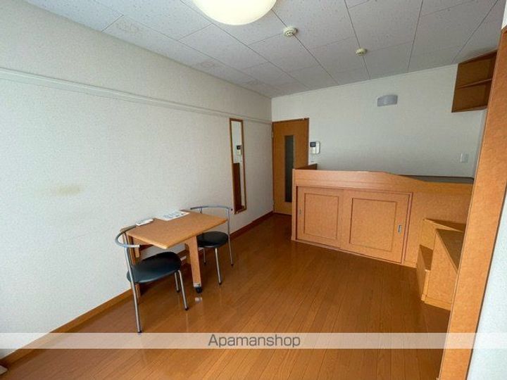 レオパレストリアノン武田の居間