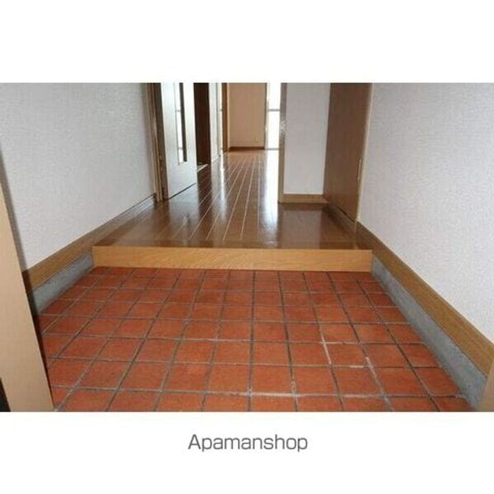 オオタかなれ川ハイツの玄関