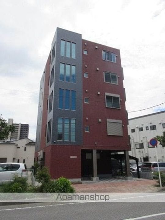 ディアマンテス新宿303号室の外観