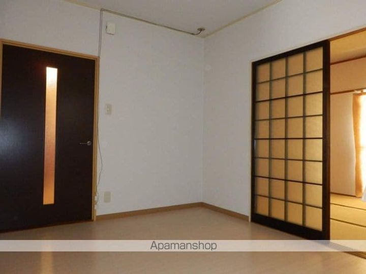 森和ビル106の居間