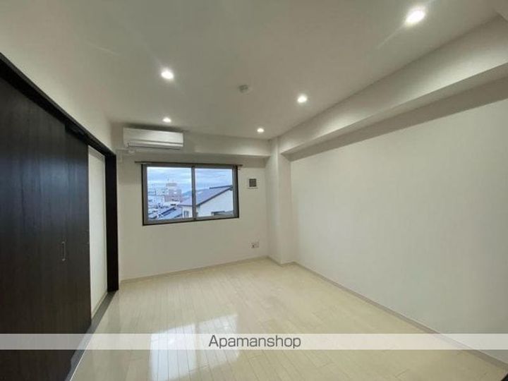 アルト栗林公園403の居間