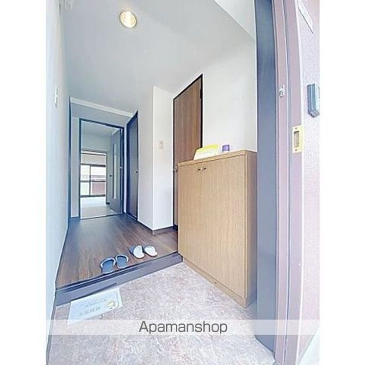 グレース貴船105の玄関