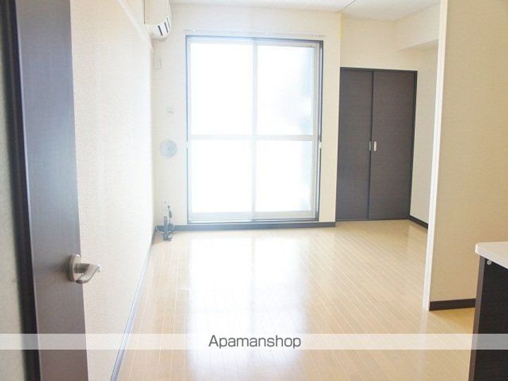 レオネクストメゾン柏井104の居間