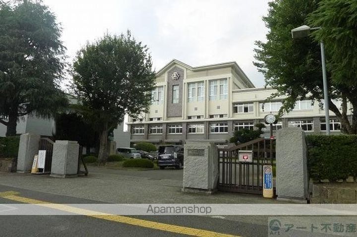 愛媛県松山市岩崎町2丁目の賃貸アパートの周辺