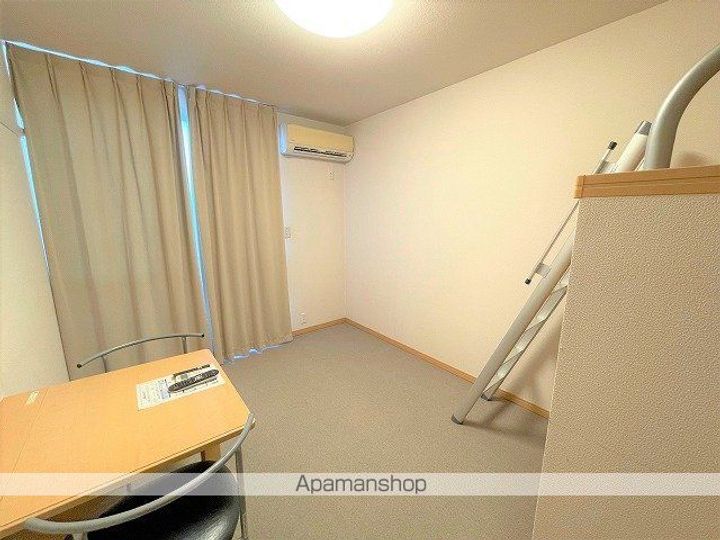 レオパレスハッピーブリッジの居間