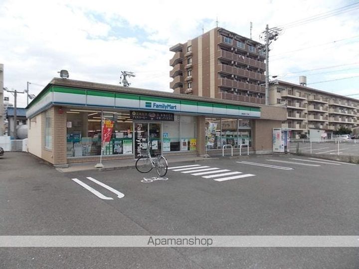 クリスタル大地302の周辺