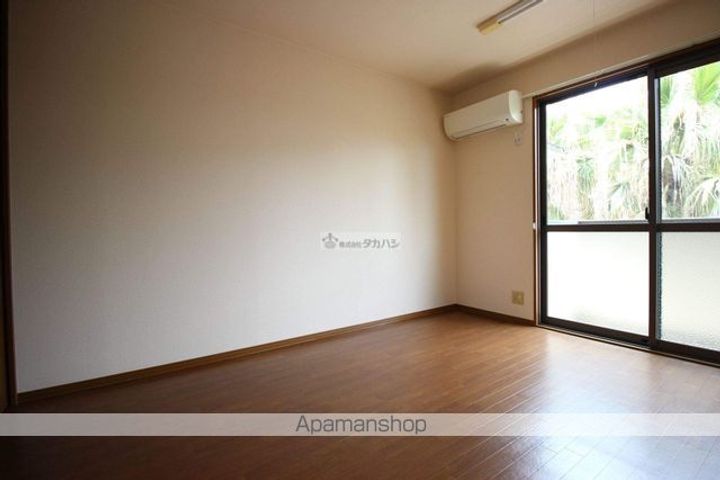 クニーズコート B棟の居間