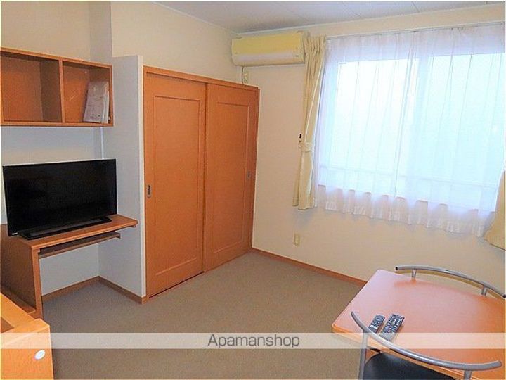 レオパレスクレスセント206の居間