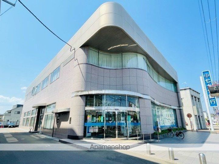 グレイスの周辺