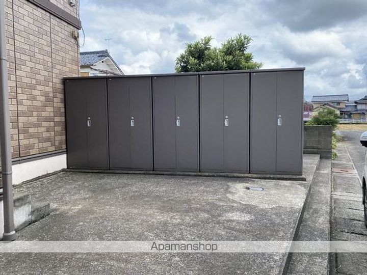 コートウィステリアの内装