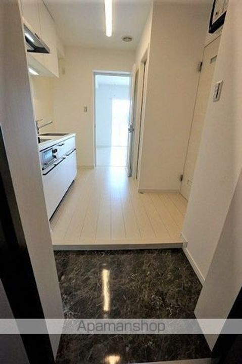 アヴェニール屋形町503の玄関